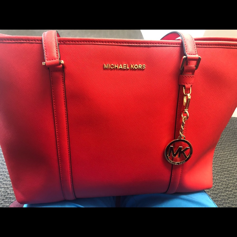 Micheal Kors purse